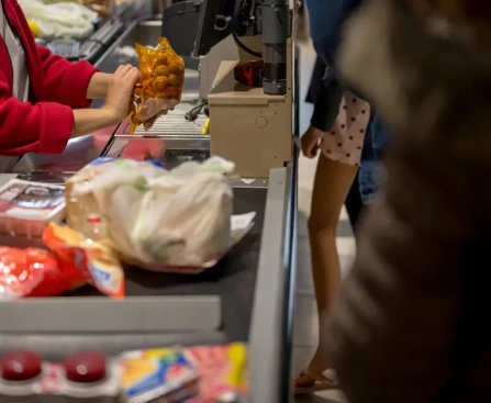 Méthode pour économiser sur les courses en comparant les prix