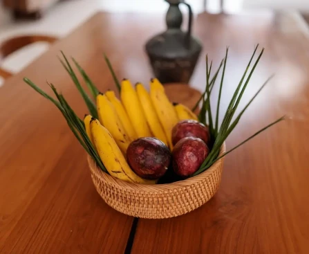 Porte-bananes design dans une cuisine moderne pour conserver les bananes avec style